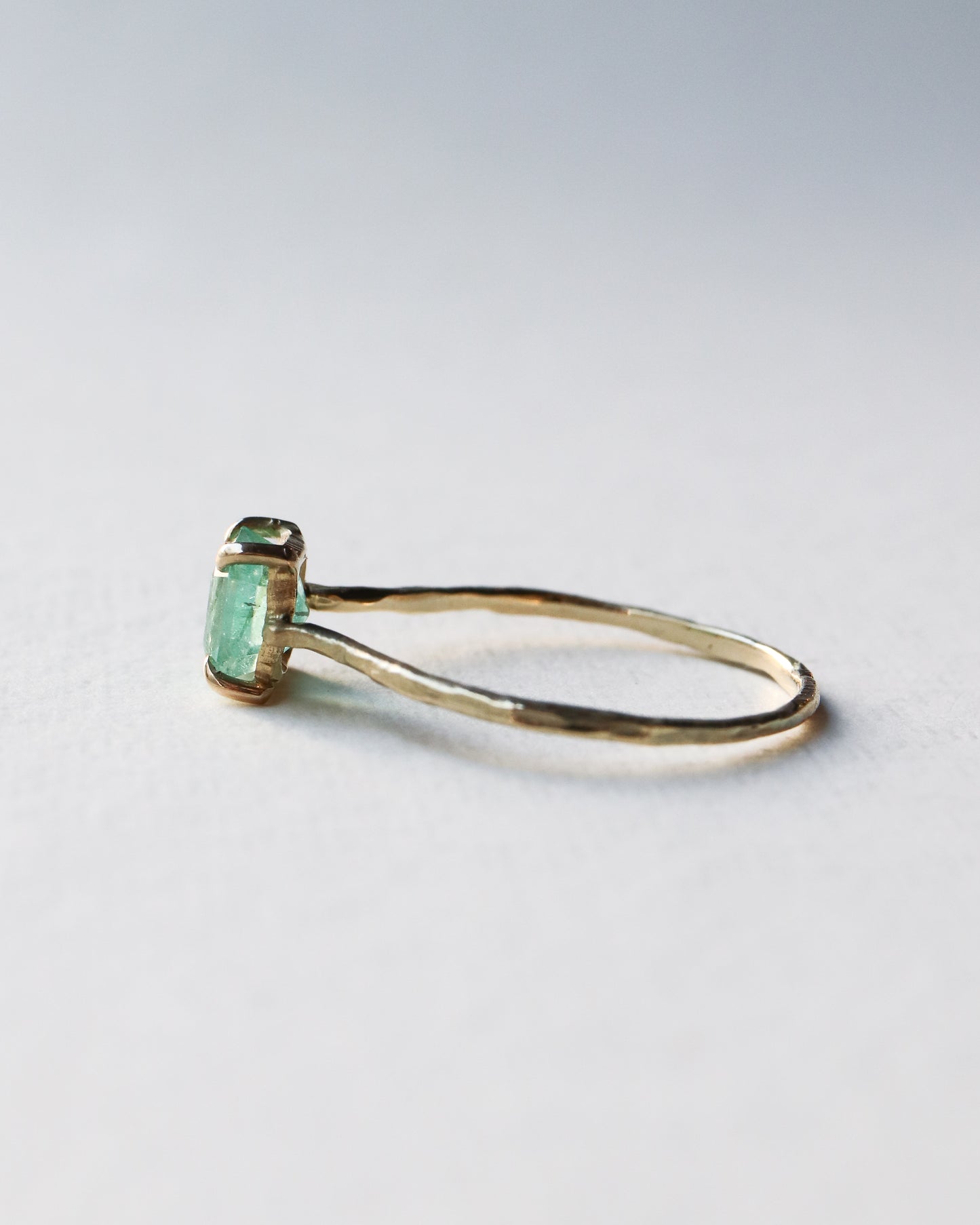 Flat Ring - Emerald -