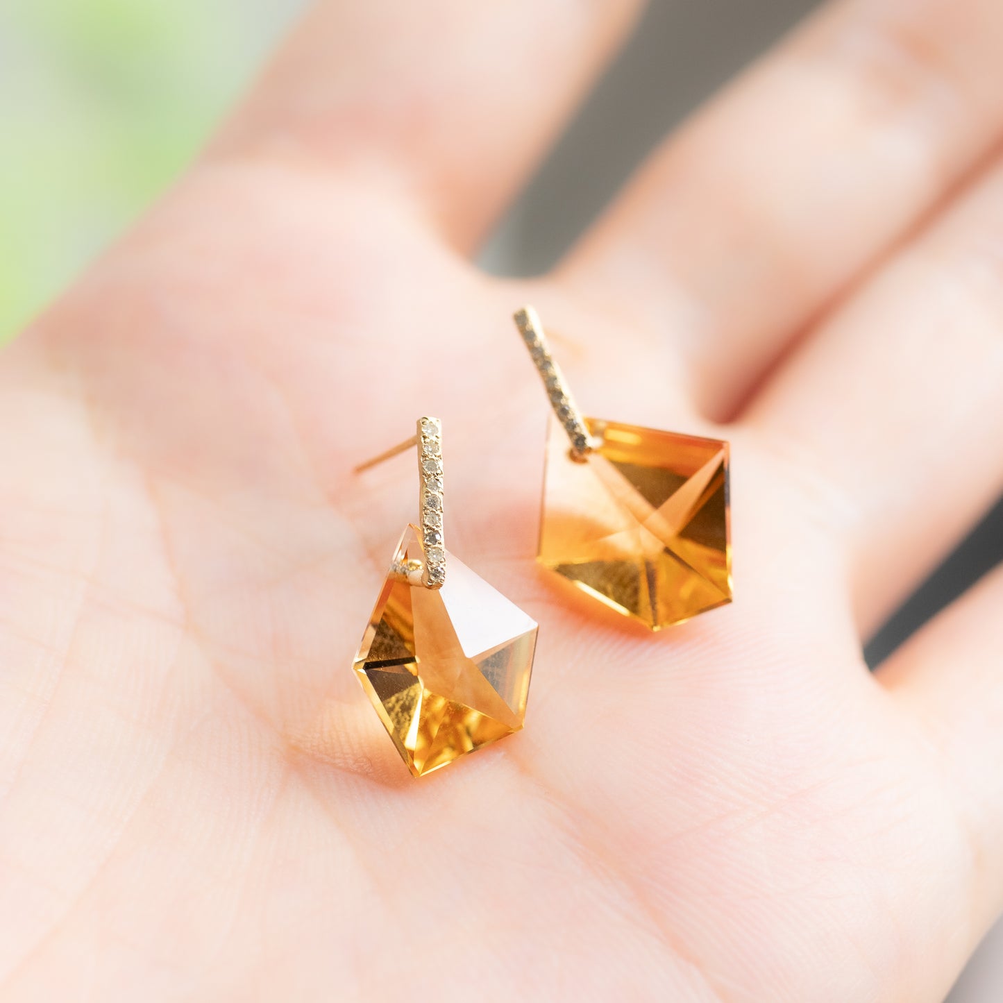 Hibiki Stone Pierced Earrings - Citrine / Diamond -
