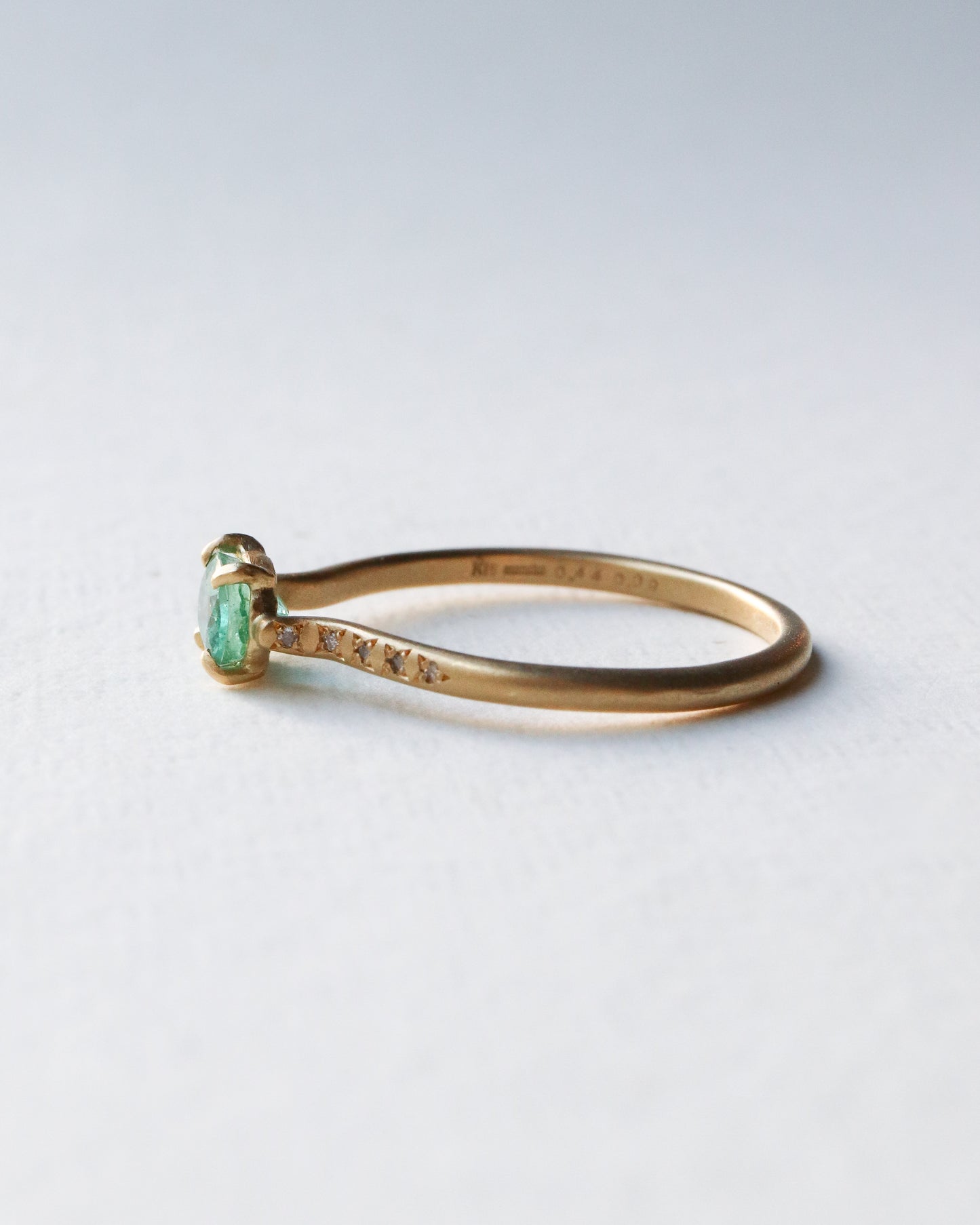 Prong Ring - Emerald /Diamond-