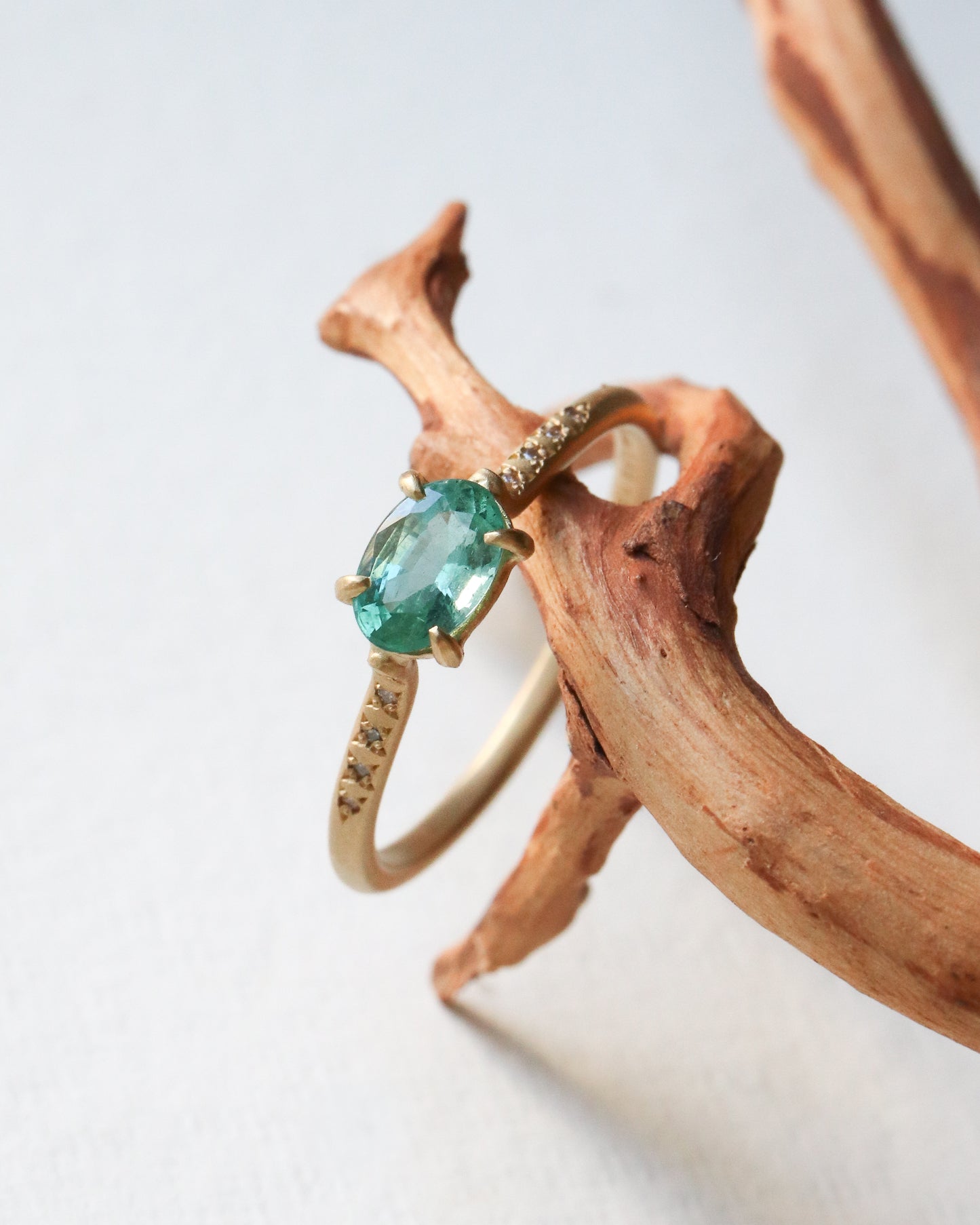 Prong Ring - Emerald /Diamond-