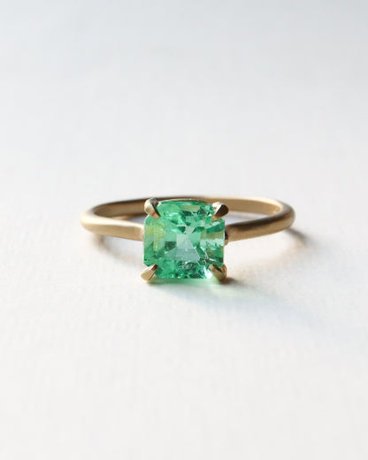 Prong Ring - Emerald -