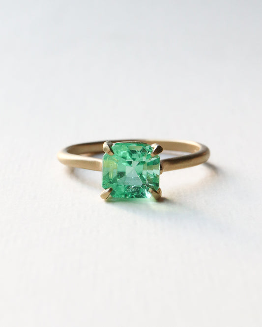 Prong Ring - Emerald -