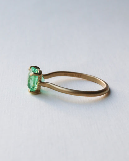 Prong Ring - Emerald -