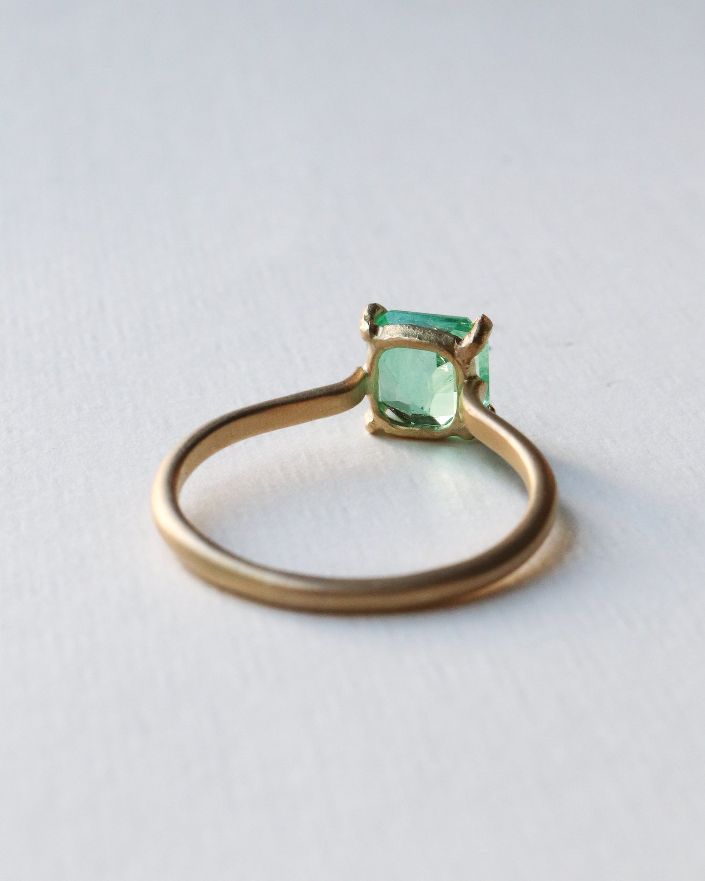 Prong Ring - Emerald -