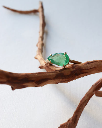 Prong Ring - Emerald -