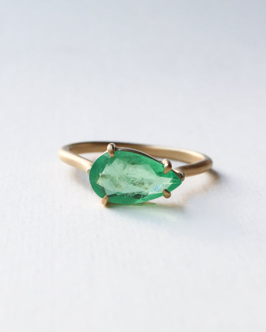 Prong Ring - Emerald -