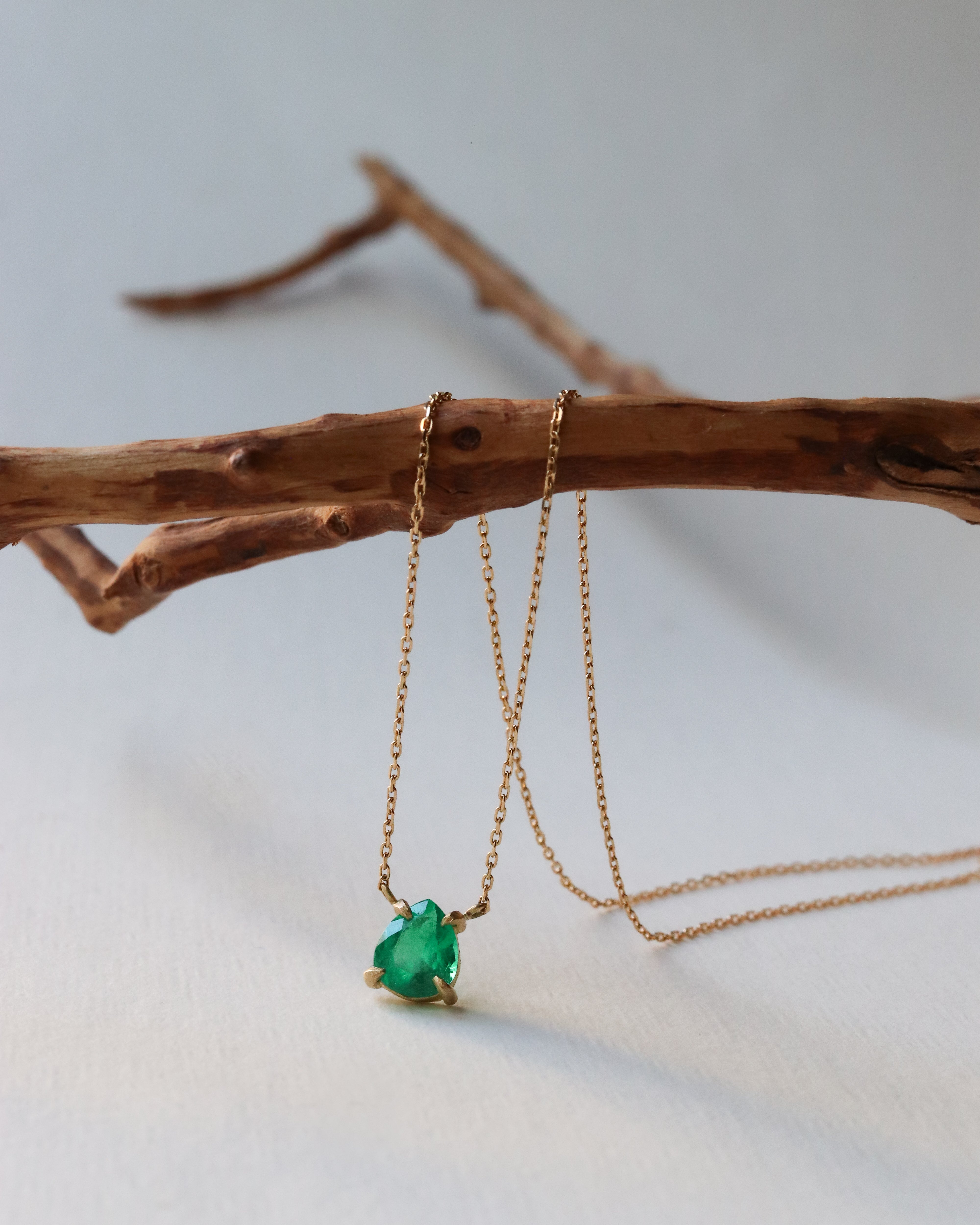 Prong Necklace - Emerald - – MONAKA jewellery