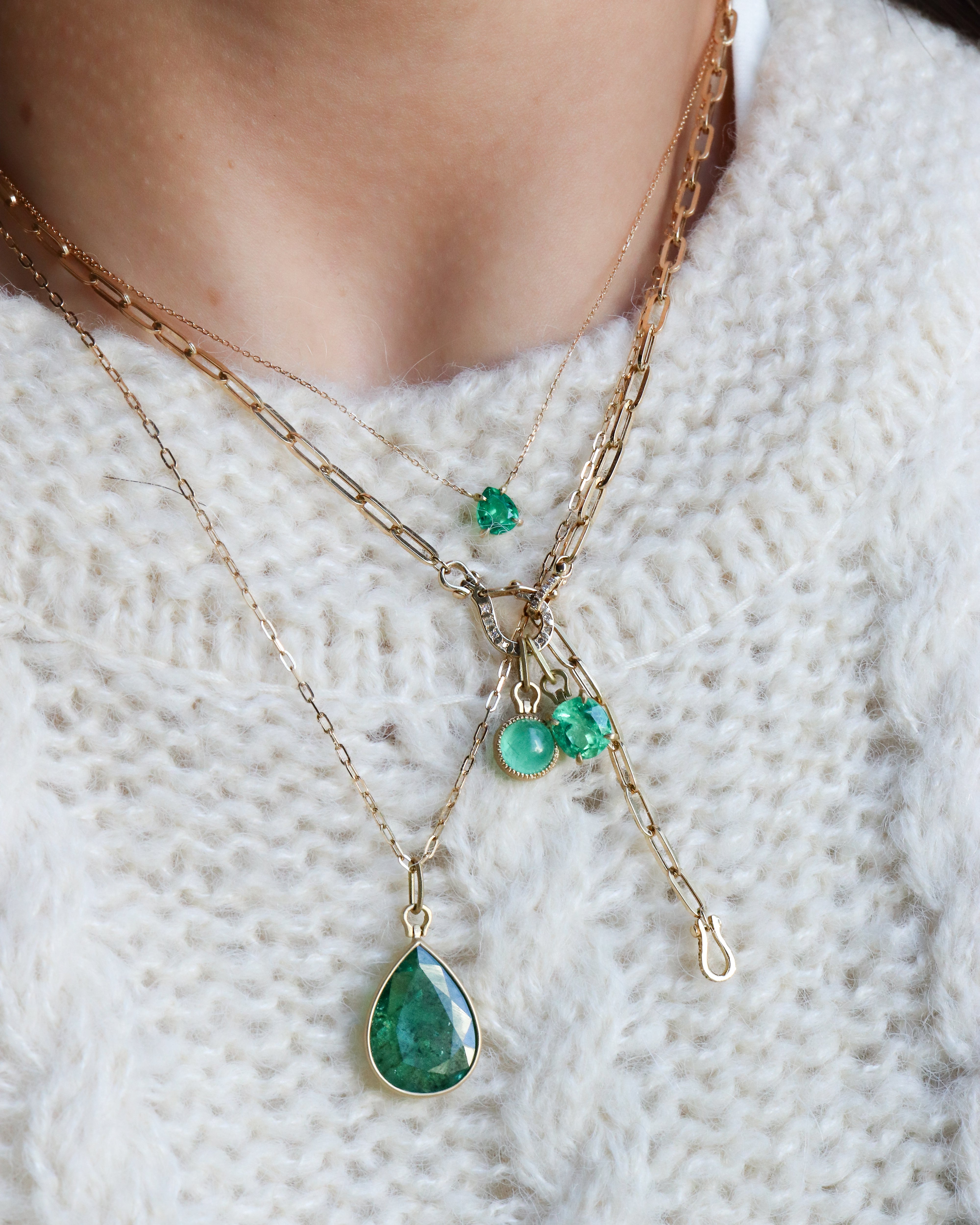 HorseShoe Prong Necklace - Emerald -