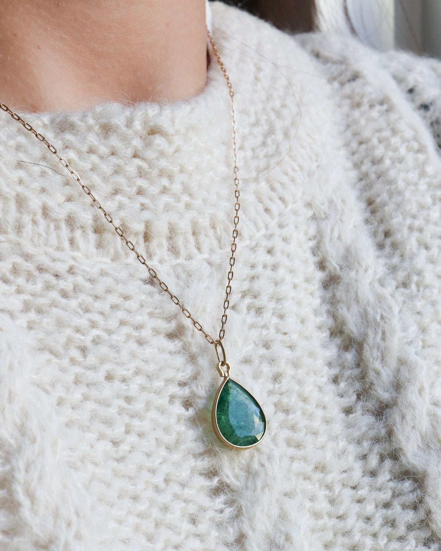 HorseShoe Collet Necklace - Emerald -