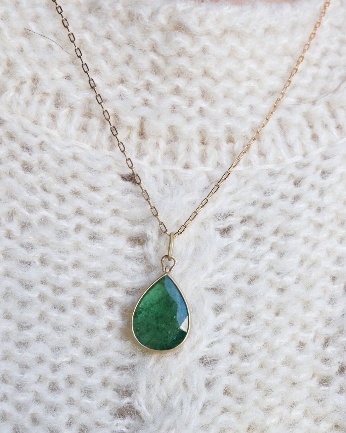 HorseShoe Collet Necklace - Emerald -
