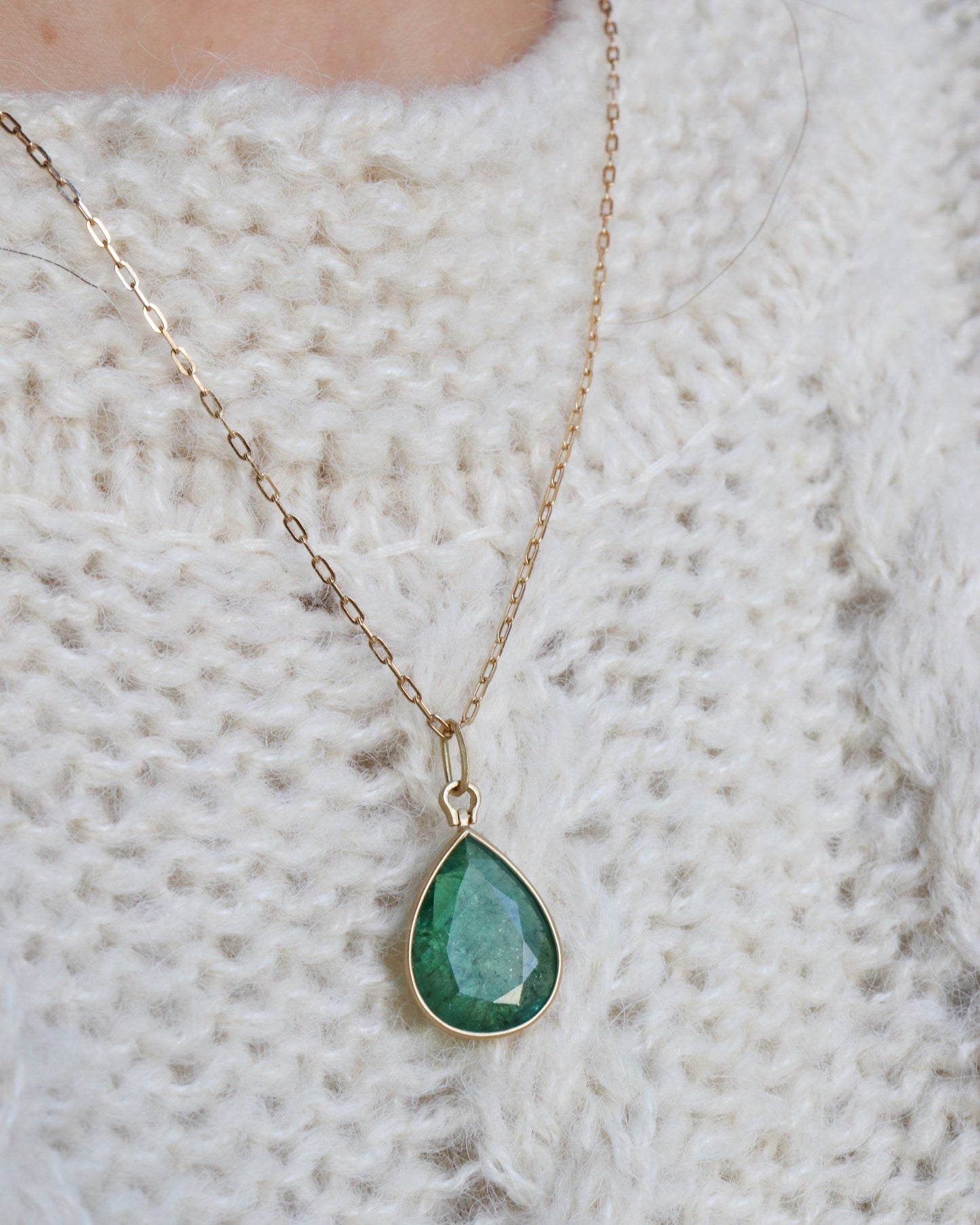 HorseShoe Collet Necklace - Emerald -
