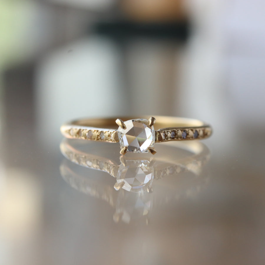 Prong Ring - Light yellow Diamond -