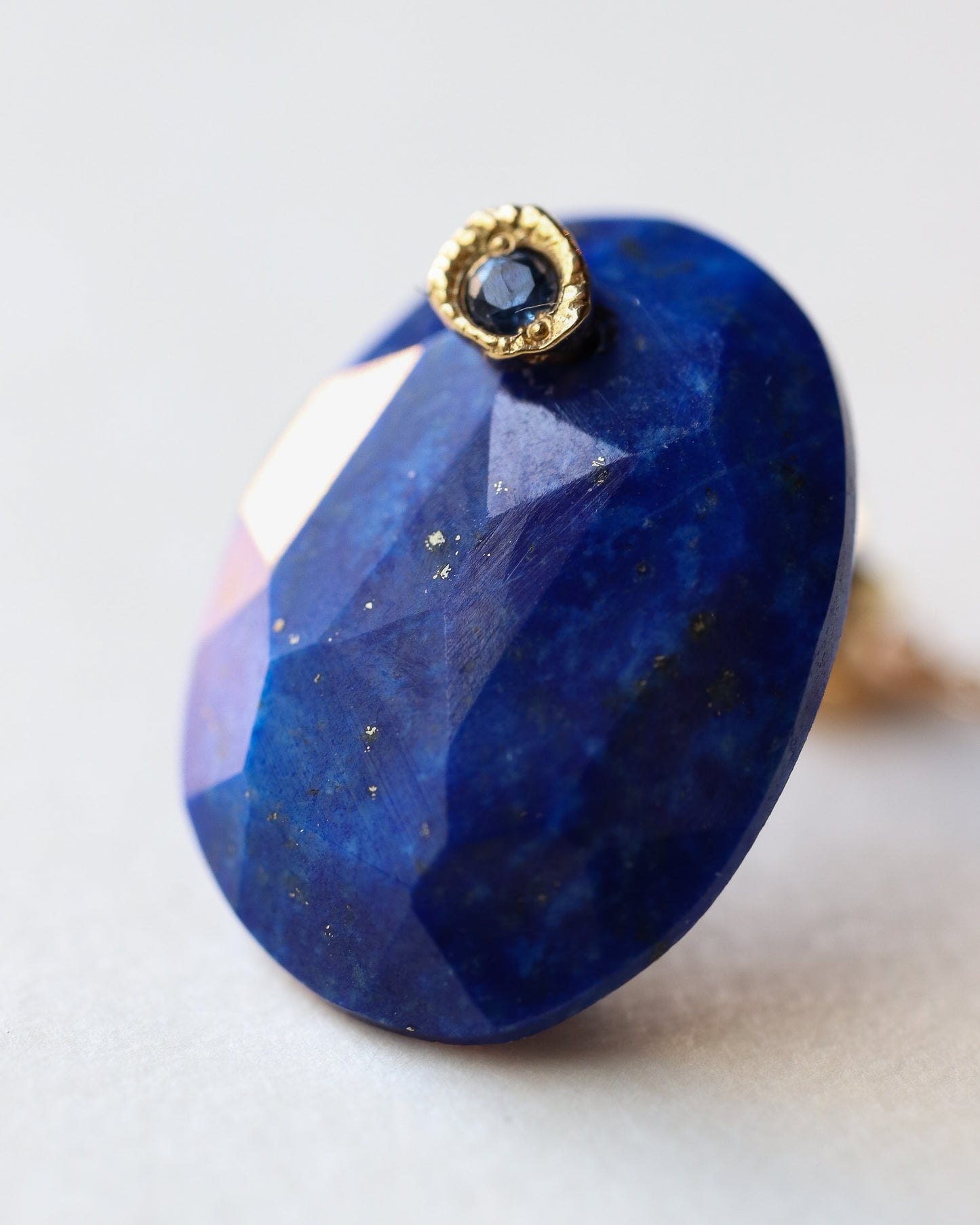 Flat Pierced Earring - Lapis Lazuli -