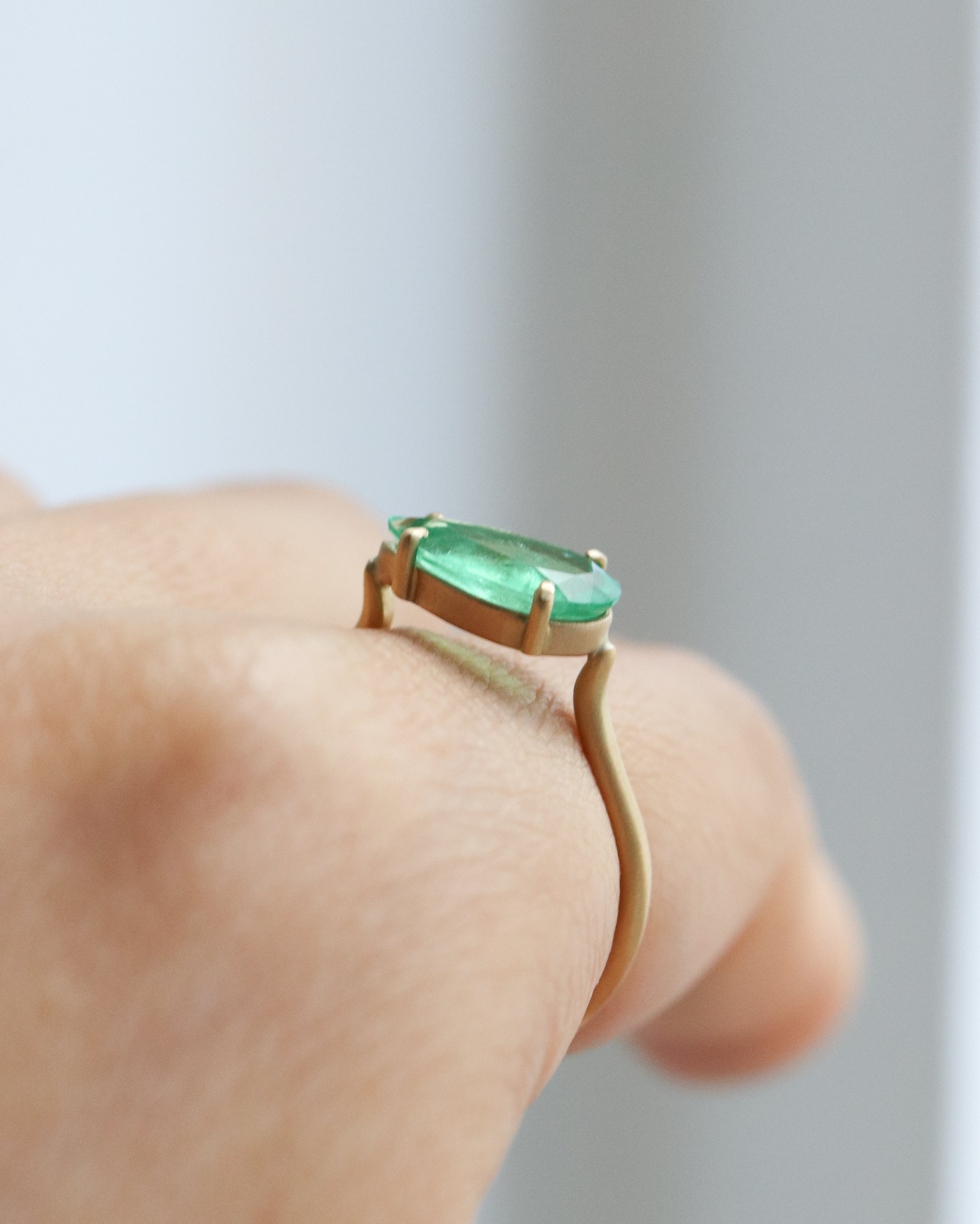 Prong Ring - Emerald - – MONAKA jewellery