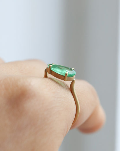 Prong Ring - Emerald -