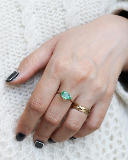 Prong Ring - Emerald -