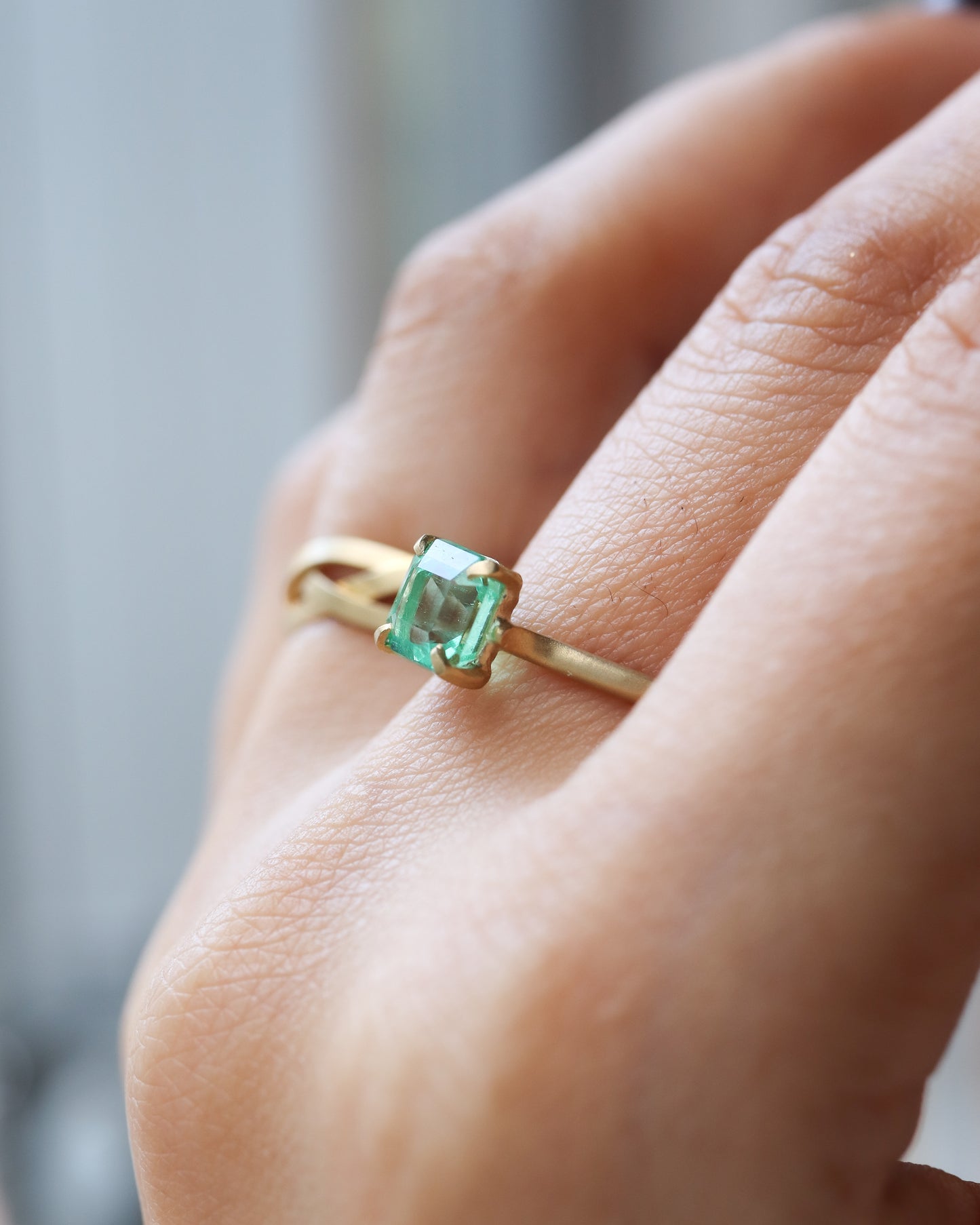 Prong Ring - Emerald -