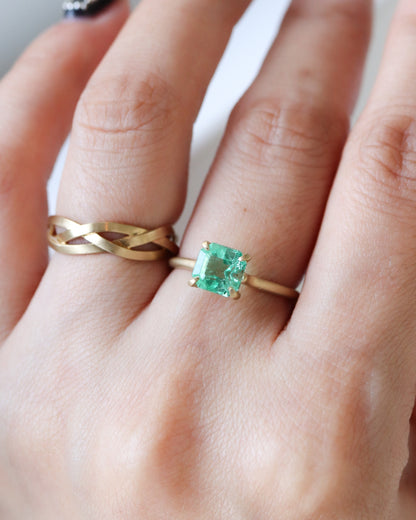 Prong Ring - Emerald -
