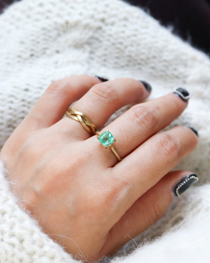 Prong Ring - Emerald -