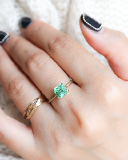 Prong Ring - Emerald -