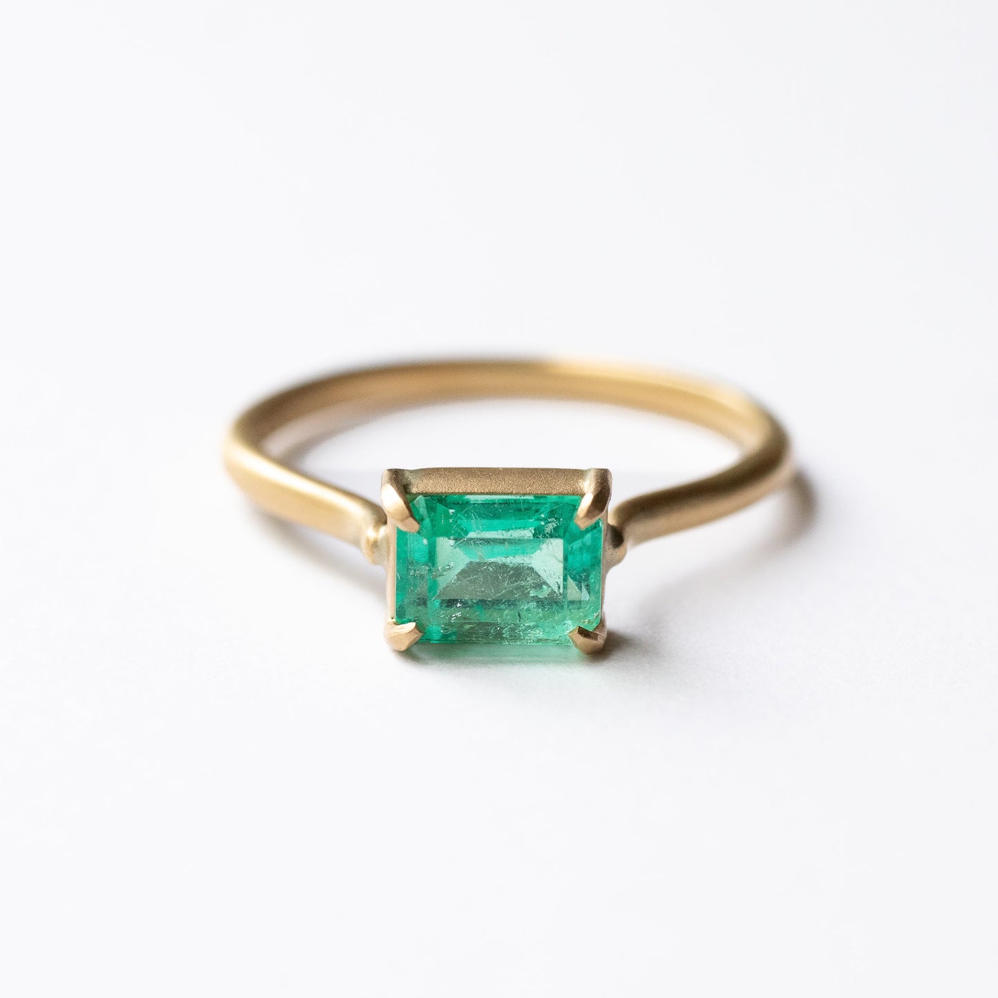 Prong Ring - Emerald