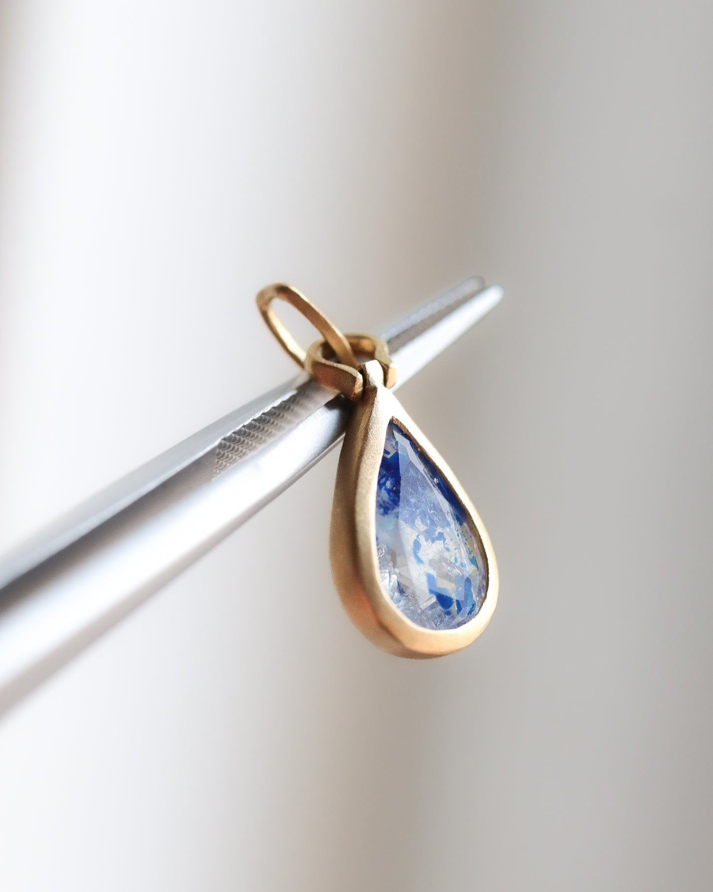 HorseShoe collet Necklace - Sodalite -