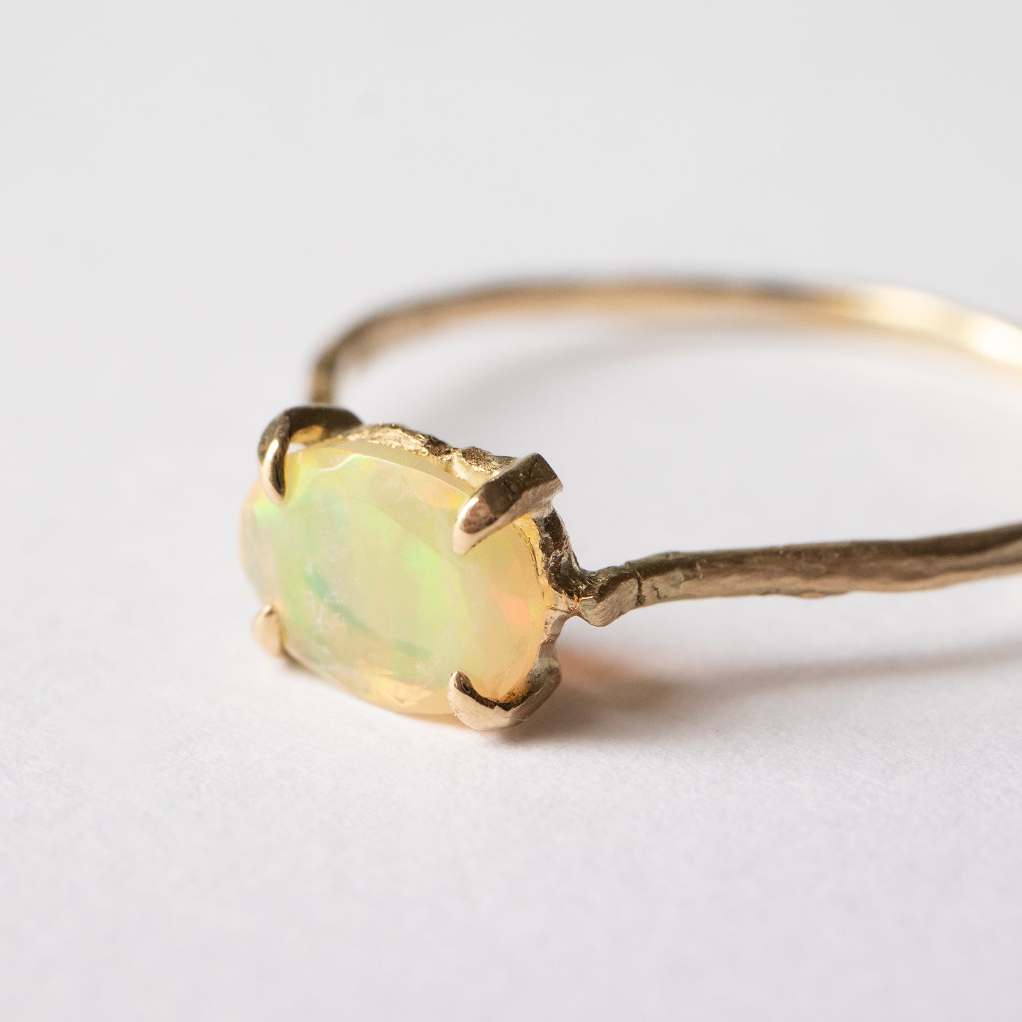 Flat Ring - Opal -