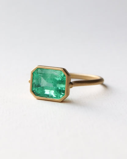 Collet Ring - Emerald -
