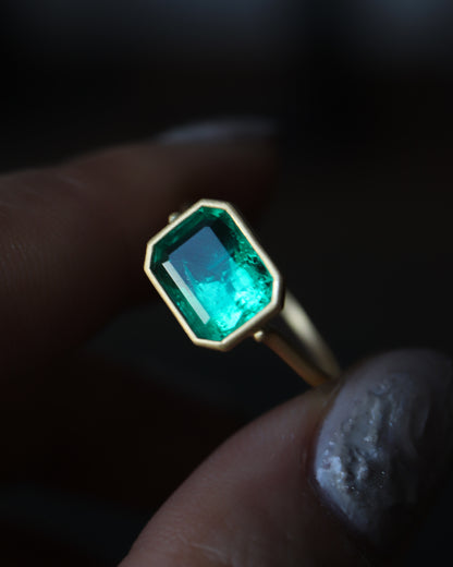 Collet Ring - Emerald -