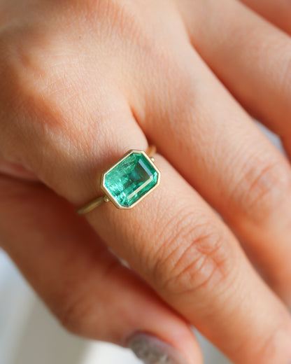 Collet Ring - Emerald -