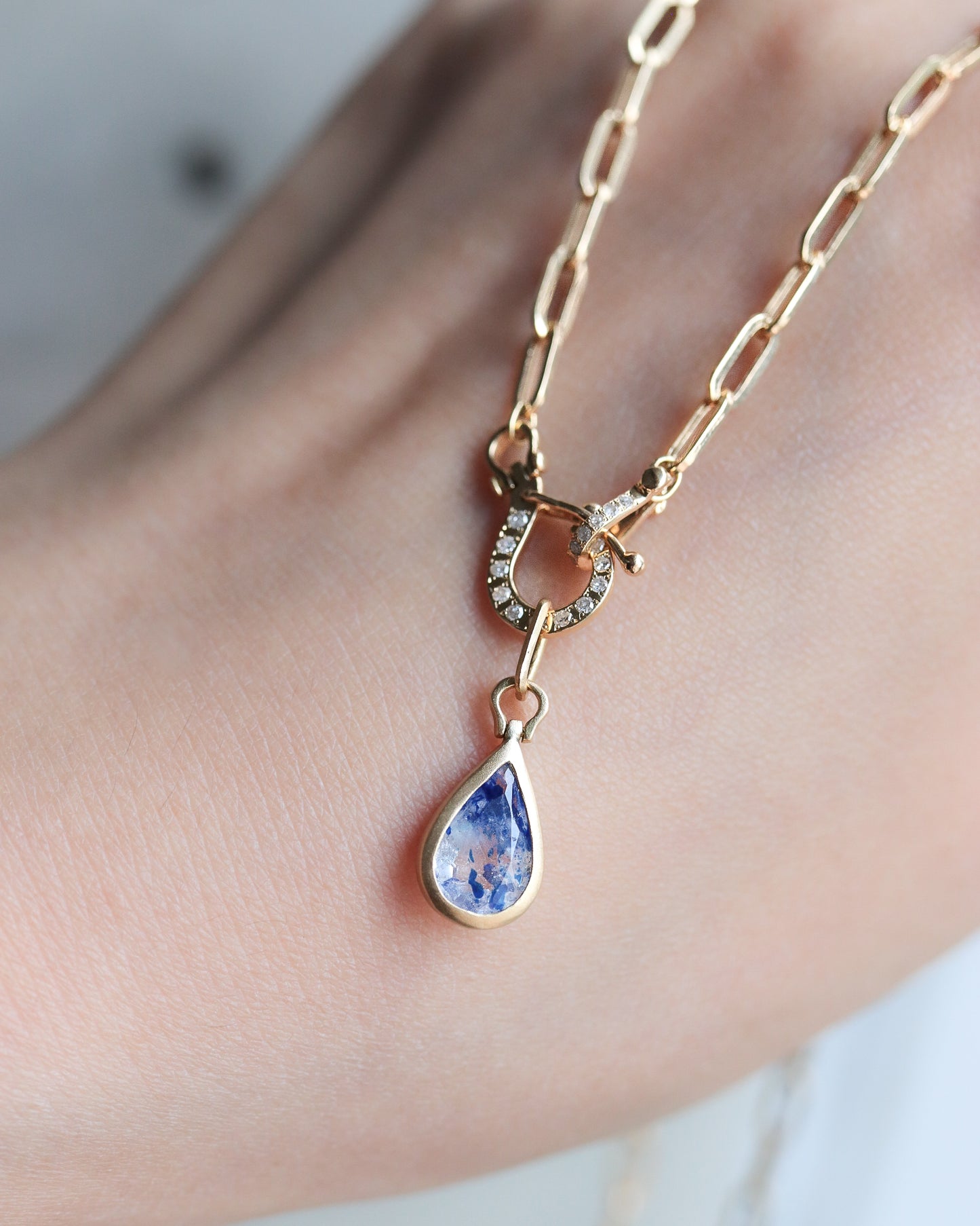 HorseShoe collet Necklace - Sodalite -
