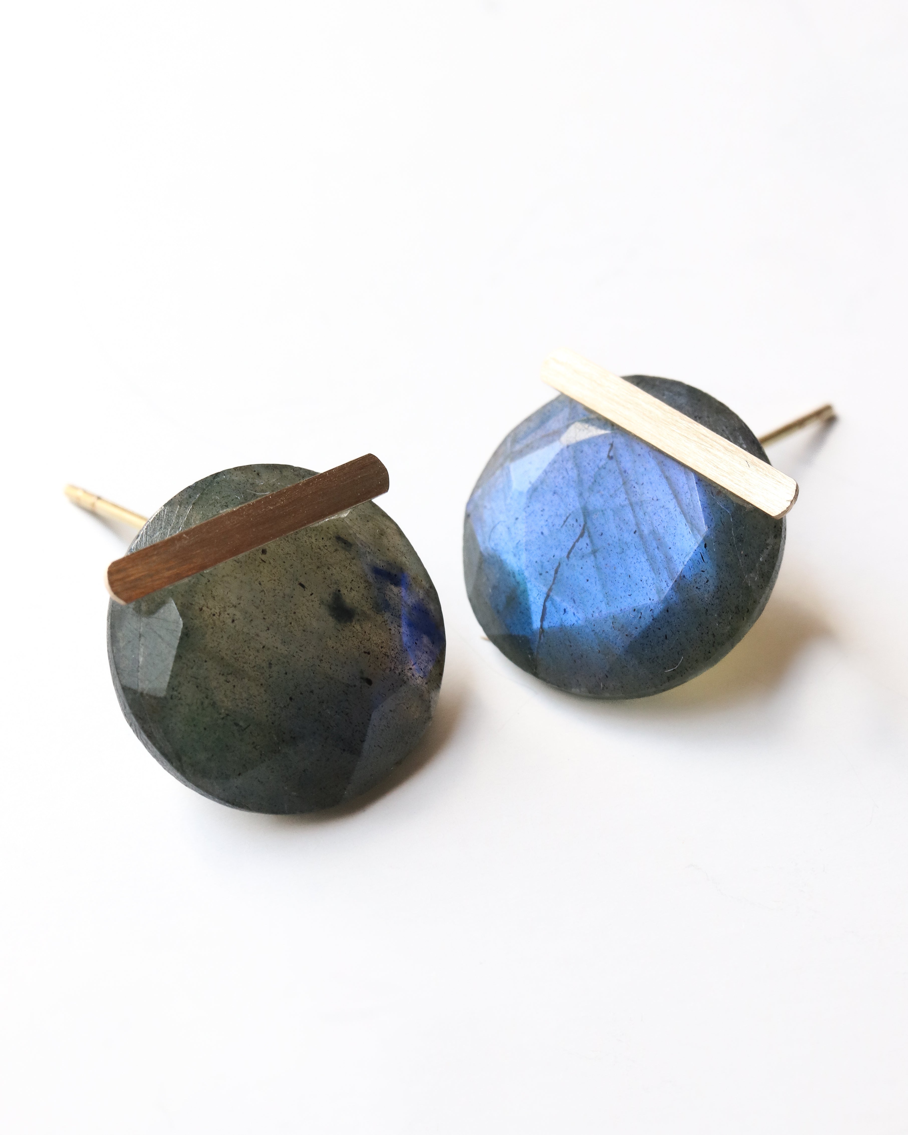 Bar stone Pierced Earring - Labradorite -