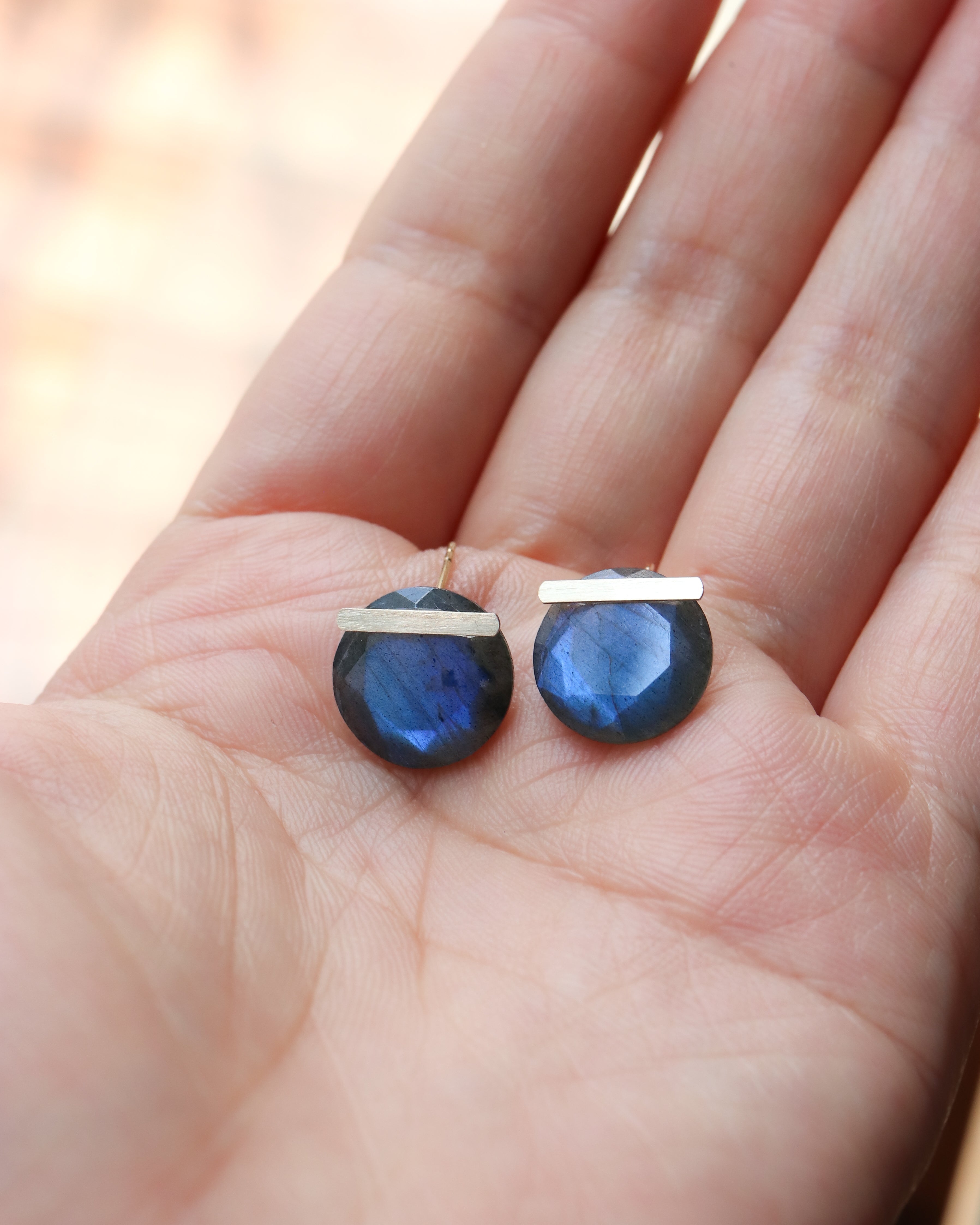 Bar stone Pierced Earring - Labradorite -