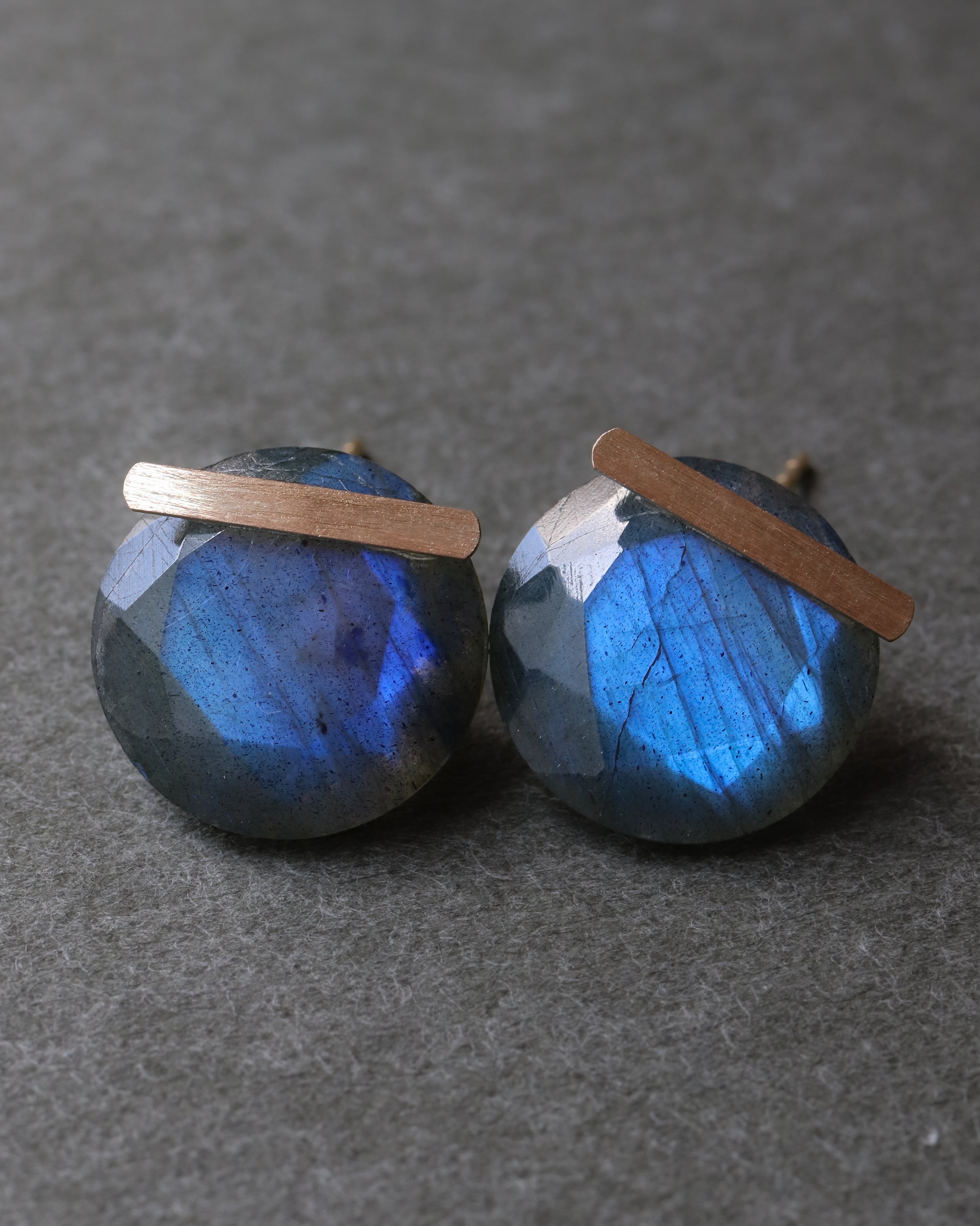 Bar stone Pierced Earring - Labradorite -