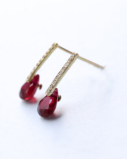 Hibiki Stone Pierced Earring - Ruby / Diamond -