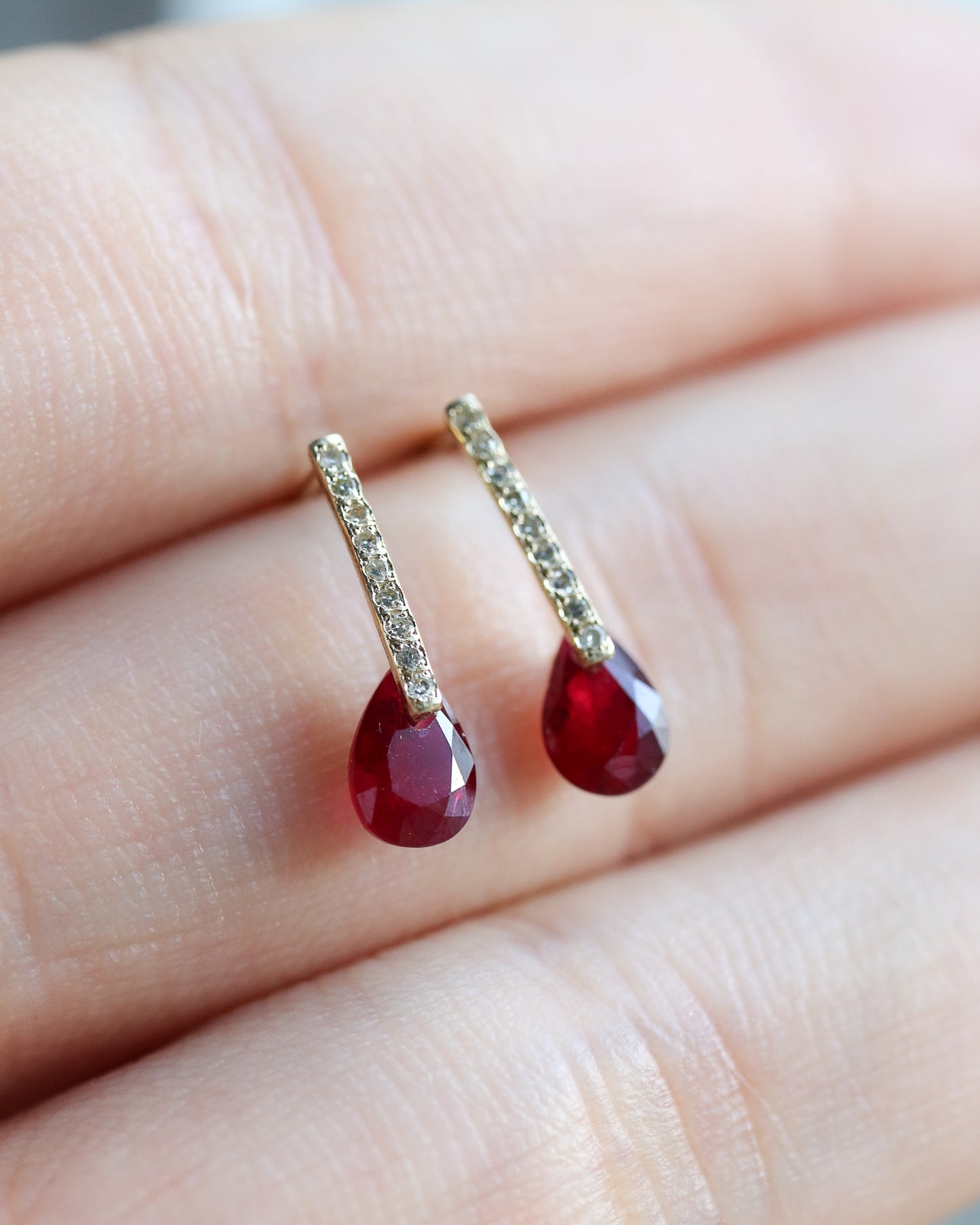 Hibiki Stone Pierced Earring - Ruby / Diamond -