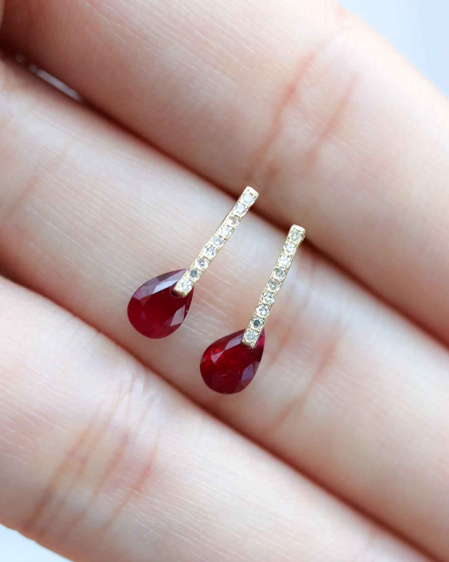 Hibiki Stone Pierced Earring - Ruby / Diamond -