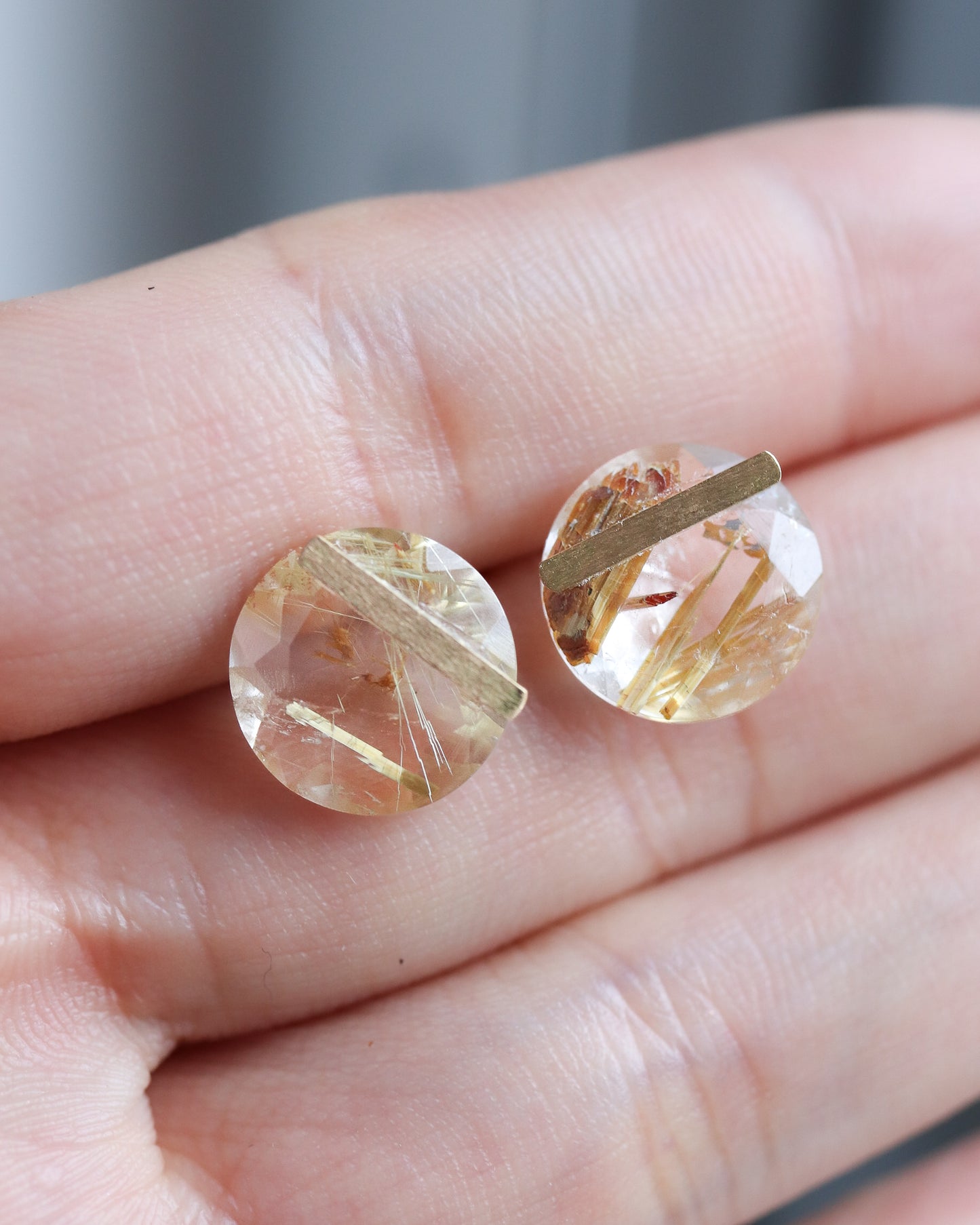 Bar stone pierced earrings - Golden rutilated quartz -