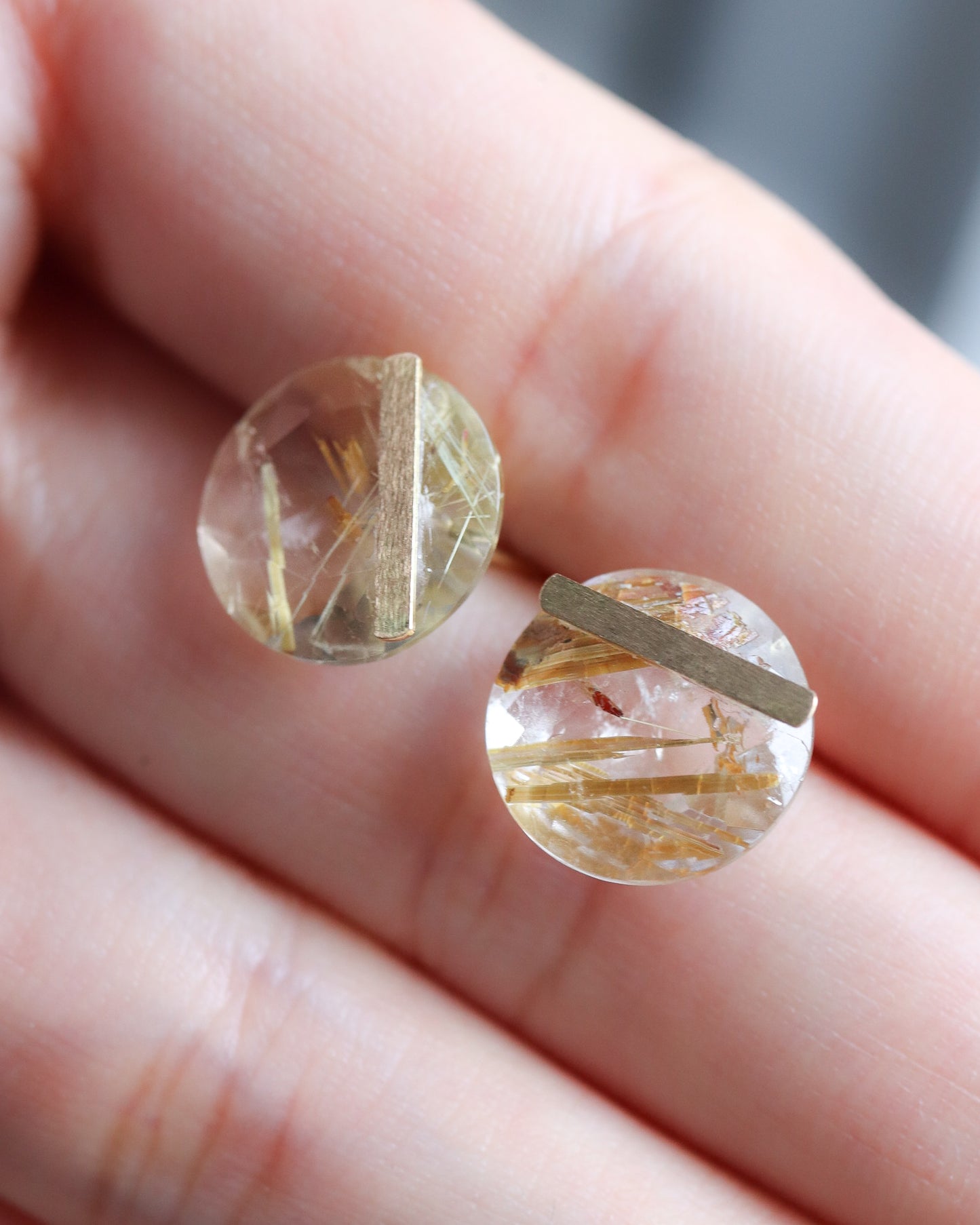 Bar stone pierced earrings - Golden rutilated quartz -