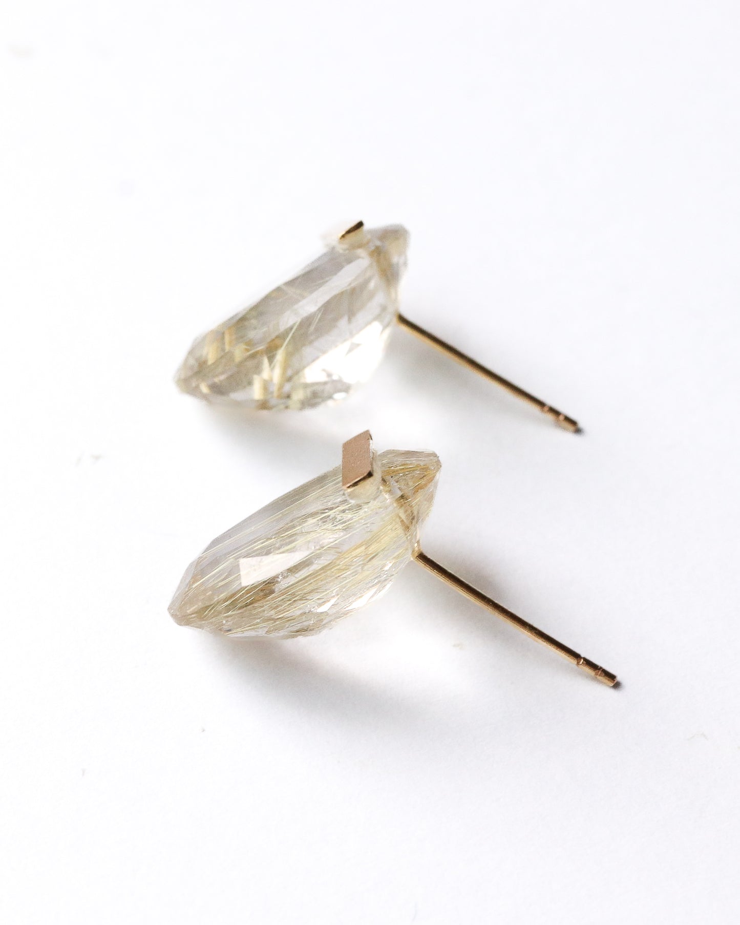 Bar stone Pierced Earring - Golden Rutilated Quartz -