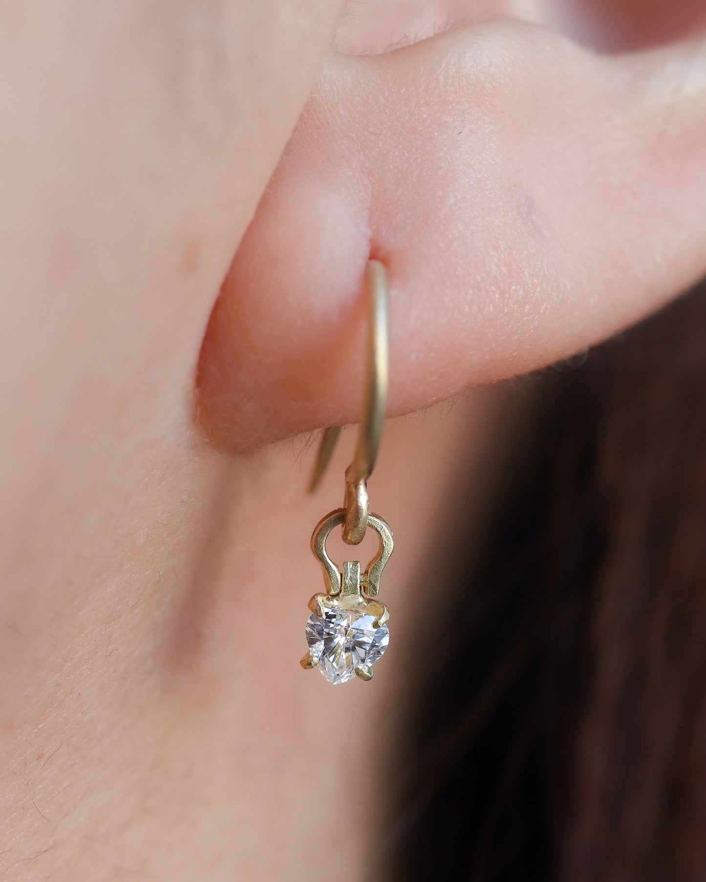 HorseShoe Prong Pierced Earring