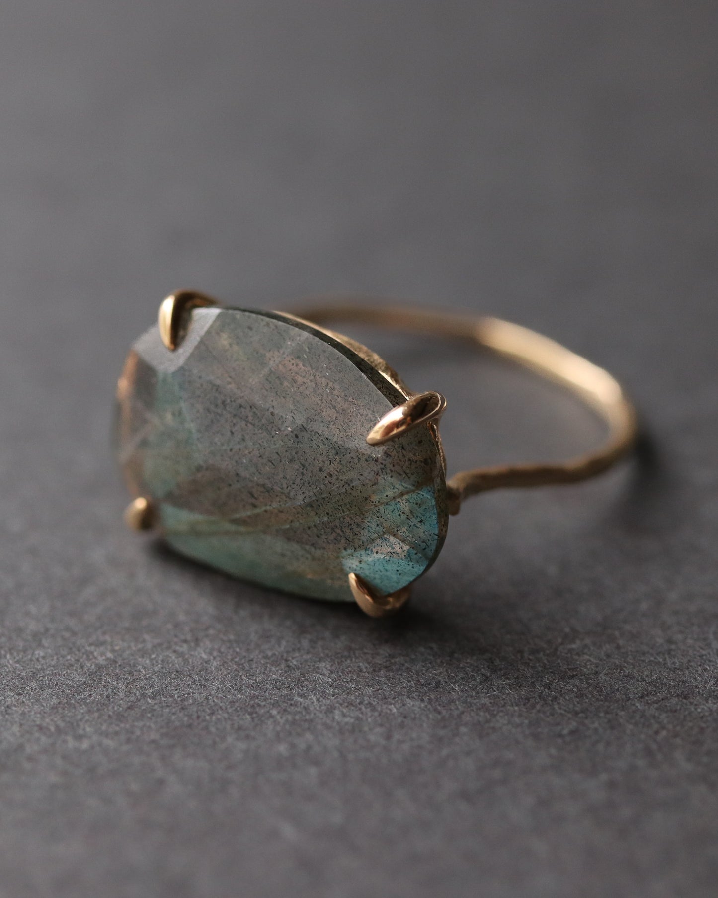 Flat Ring - Labradorite -