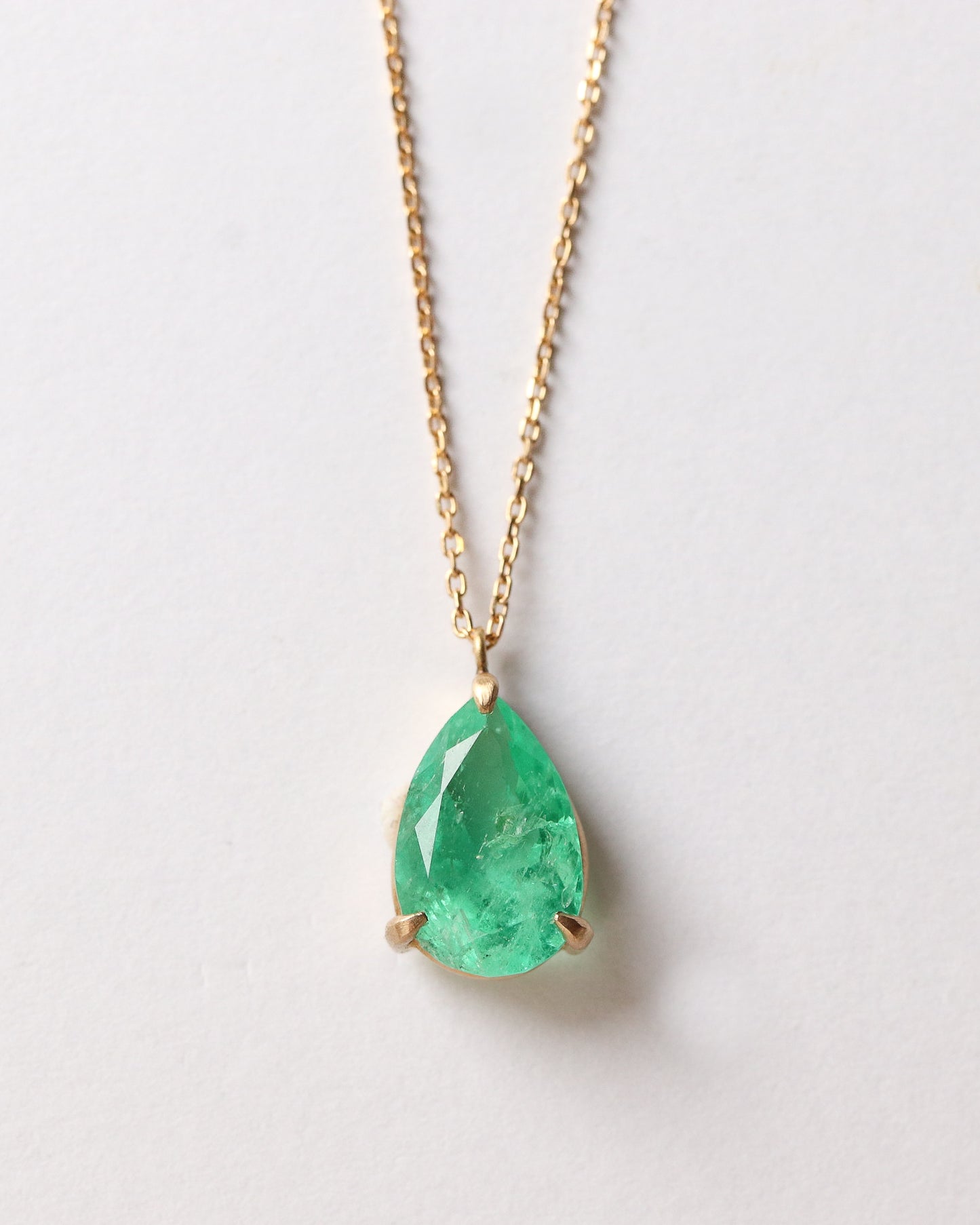 Prong Necklace - Emerald -