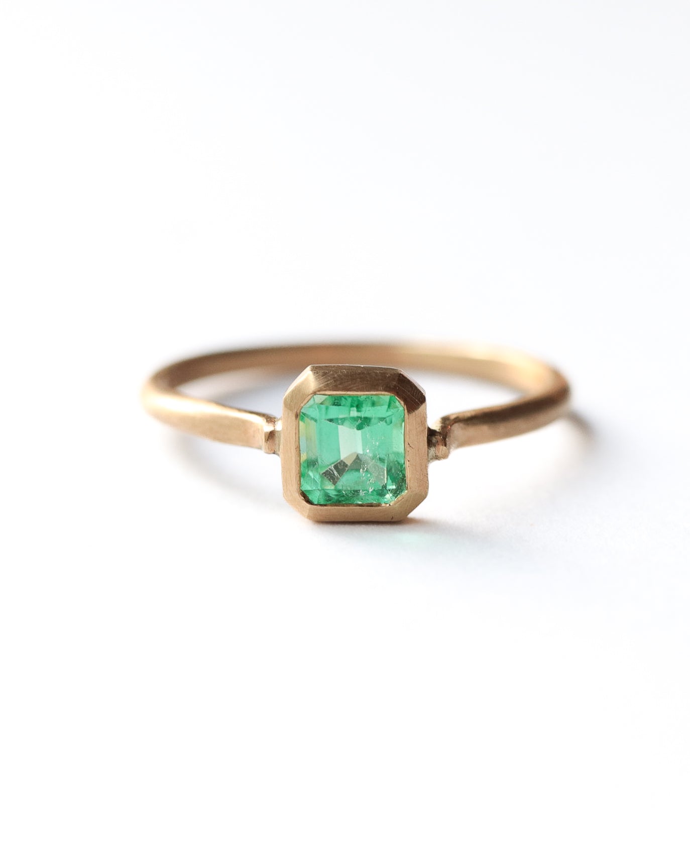 Collet Ring - Emerald -