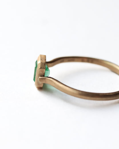 Collet Ring - Emerald -