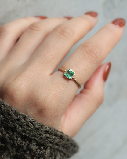 Collet Ring - Emerald -