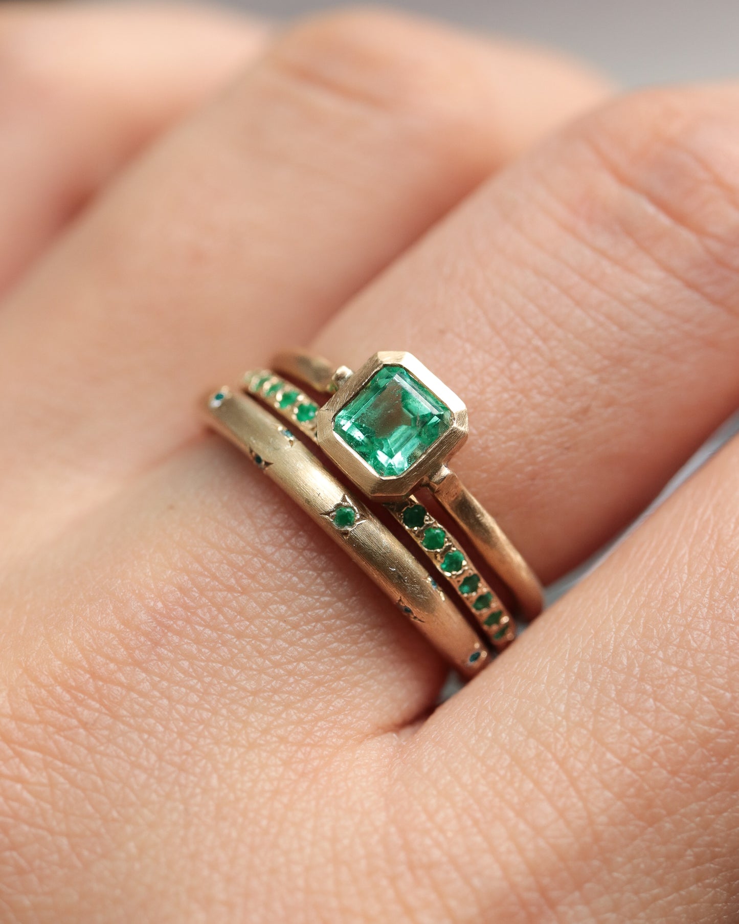 Collet Ring - Emerald -