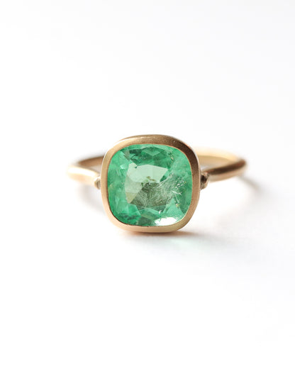 Collet Ring - Emerald -