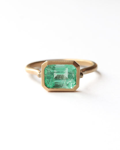 Collet Ring - Emerald -