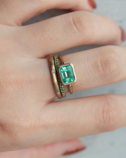 Collet Ring - Emerald -